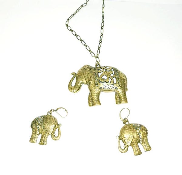 Ensemble  bijoux sautoirs colliers boucles d'oreilles