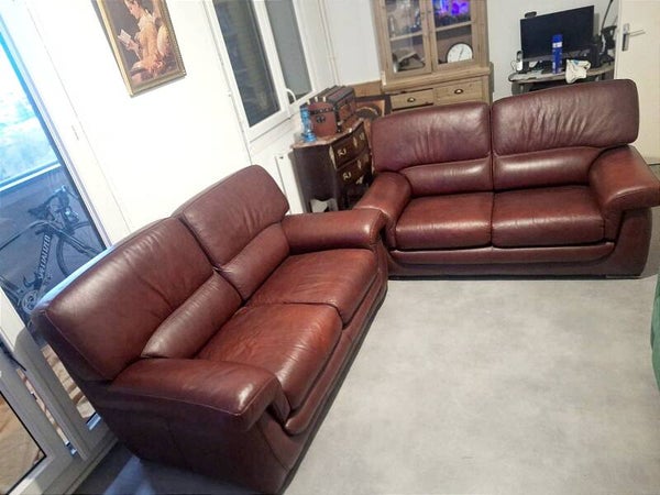 Deux canapés vintage en cuir véritable couleur bordeaux