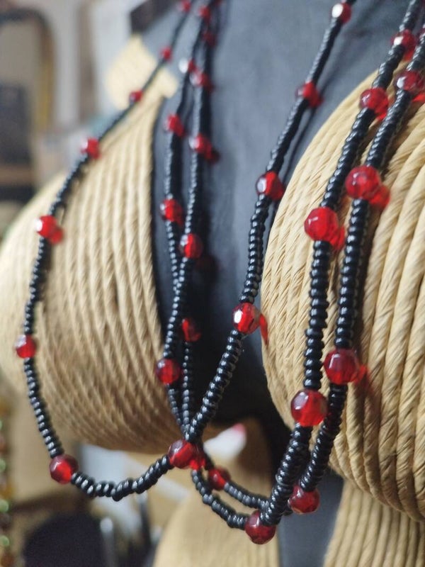 Collier Vintage trois range en perles d'onyx noir et véritables CERISE ROUGE À FACETTES