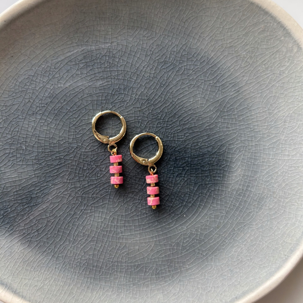 Oorbellen | natuursteen staafjes | roze
