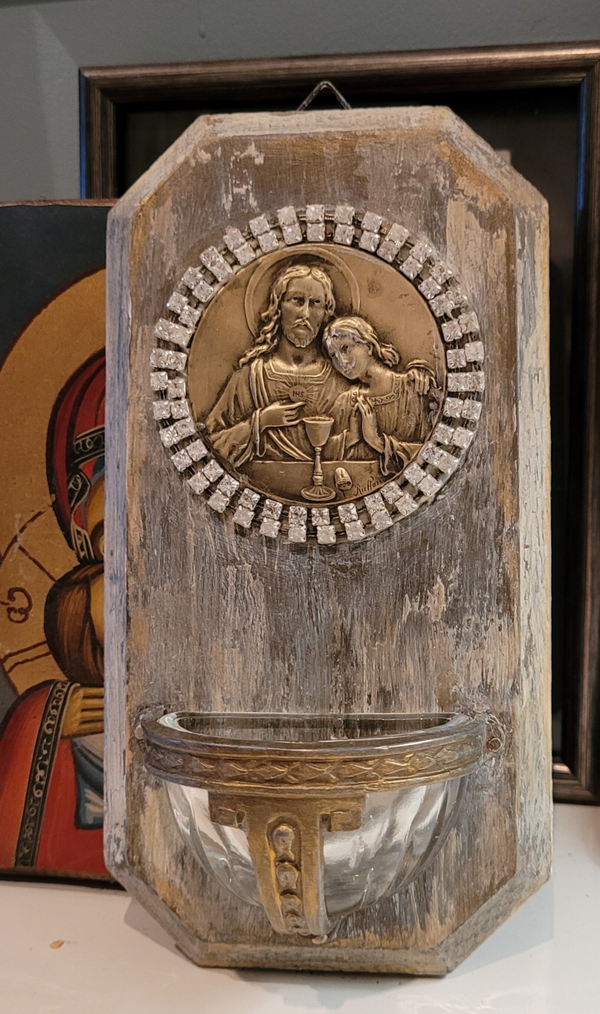 Antique bénitier Jésus Christ mural