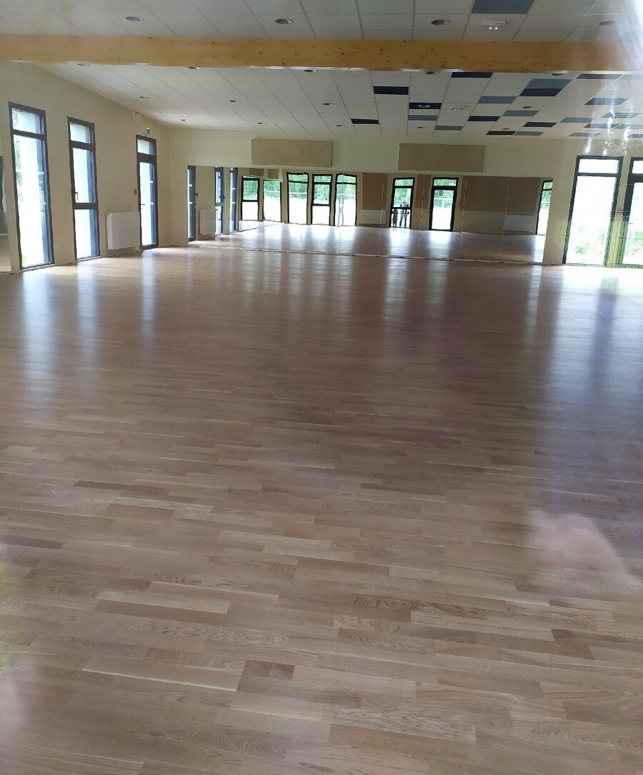 La grande salle de L'Académie à Barjouville, accessible en 8 minutes depuis Amilly