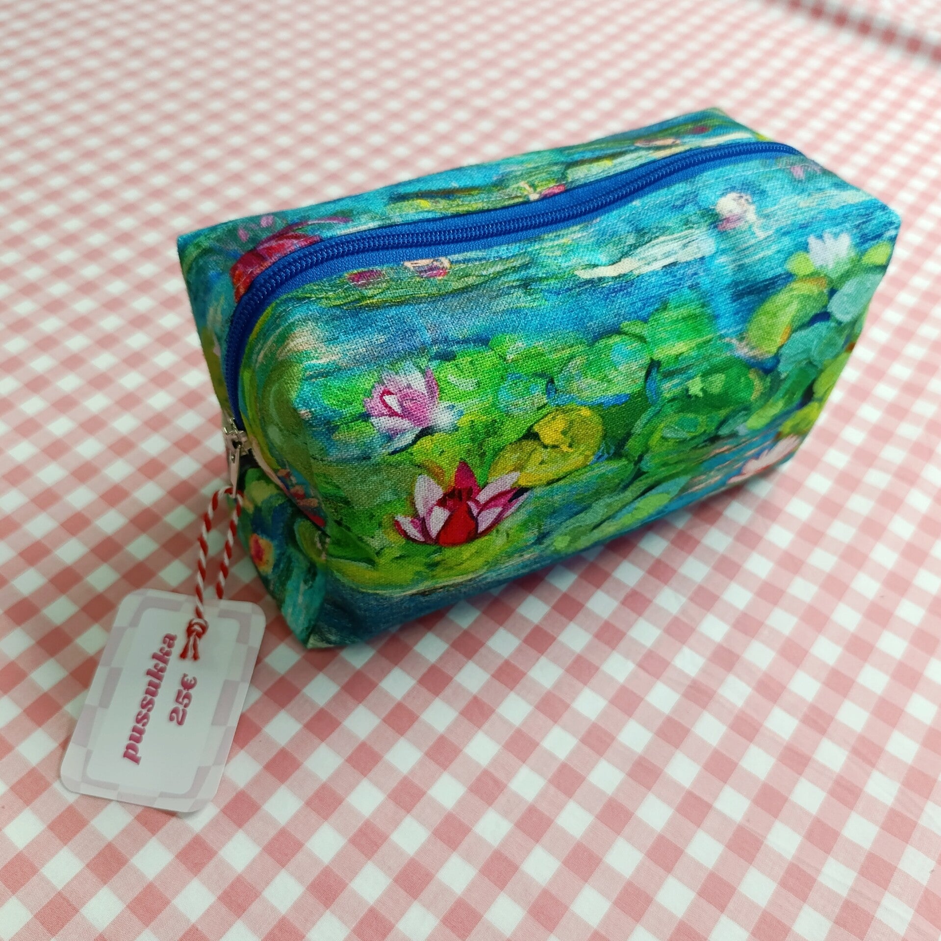 Pussukka lumpeenkukka