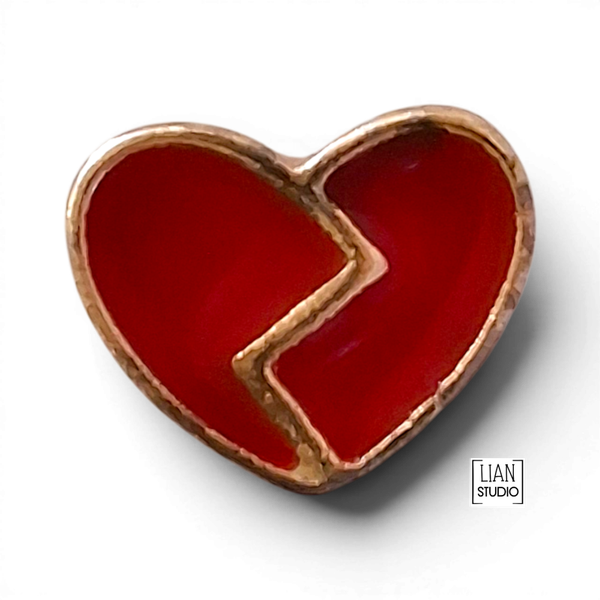 vintage pin gebroken hart rood goud pinback 1980s