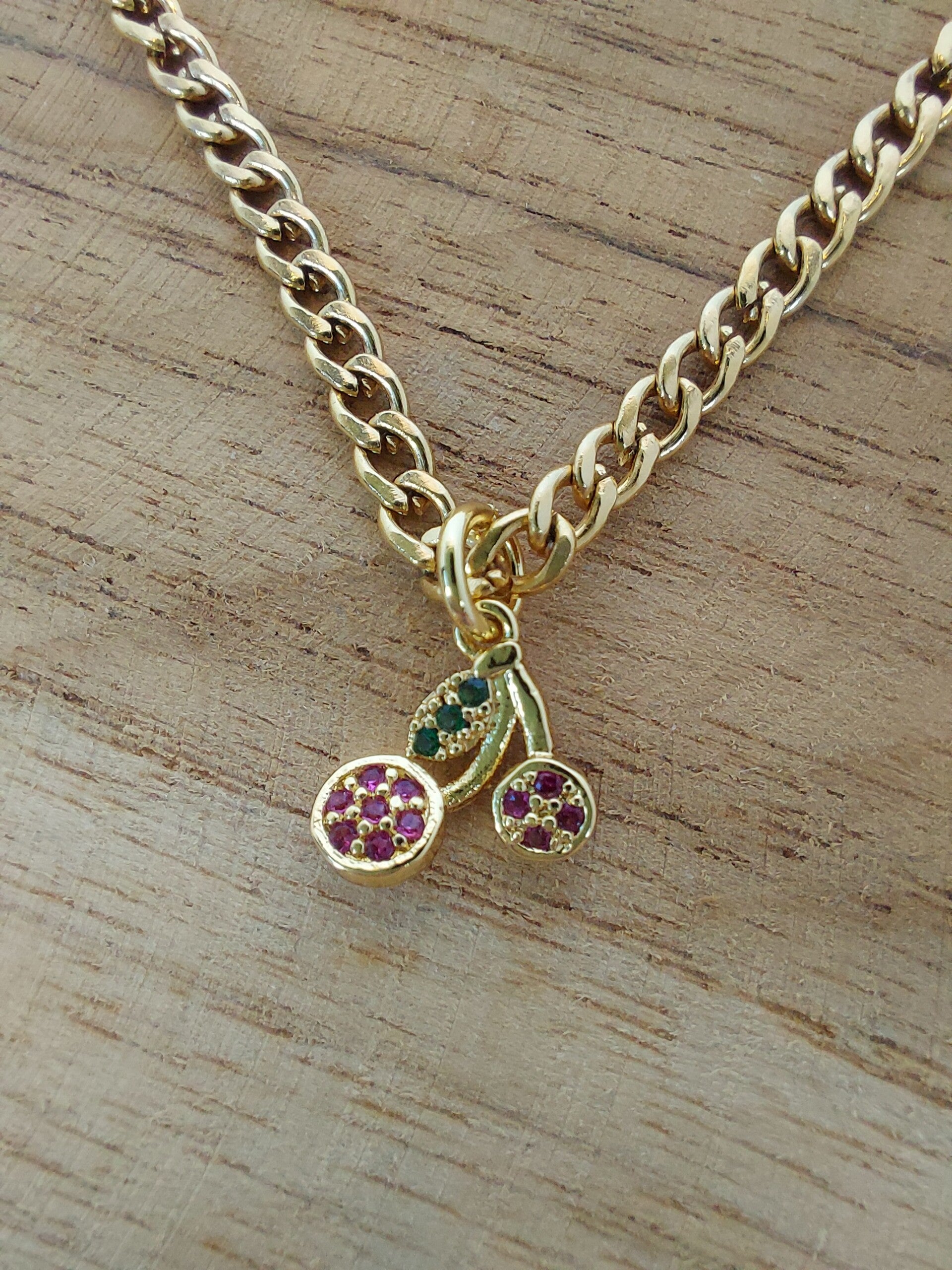 Cherry red bedel emaille goldplated