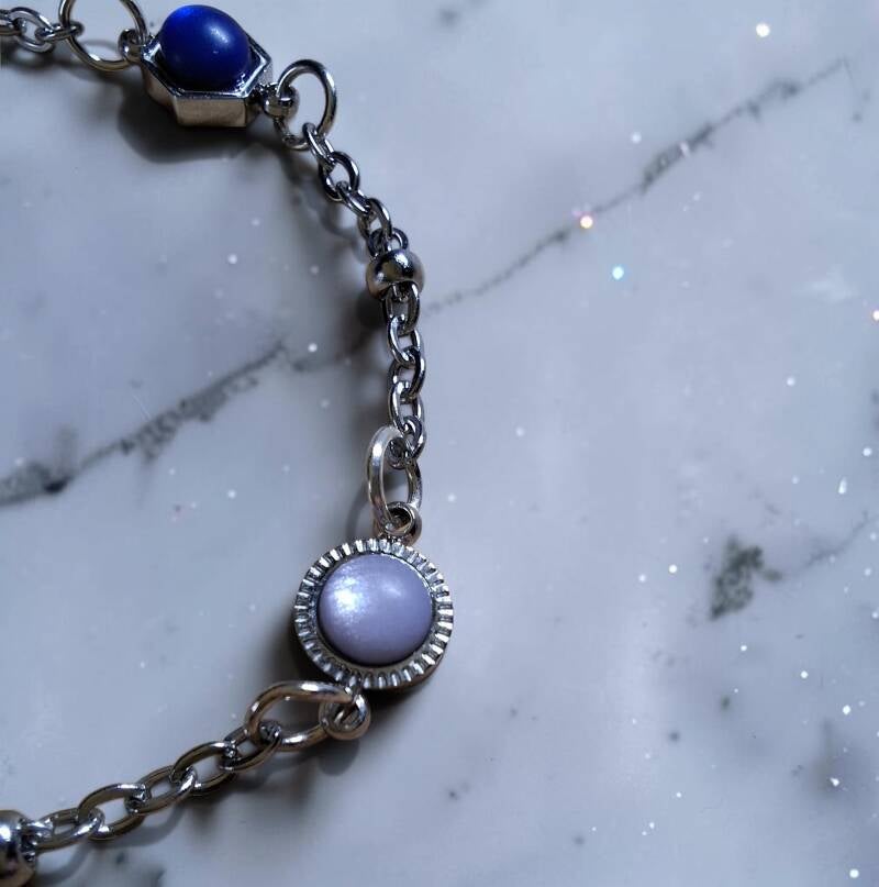 Geboortesteen armband met ronde of honingraat basis voor geboortesteen, hier zie je geboortesteen juni en september in satijn look, neem contact op om jouw geboortesteentjes door te geven en jouw armband wordt op bestelling gemaakt, binnen 1 week in huis!