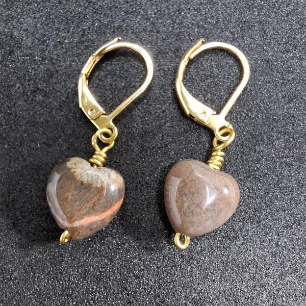Hartjes natuursteen jaspis oorbellen goldplated