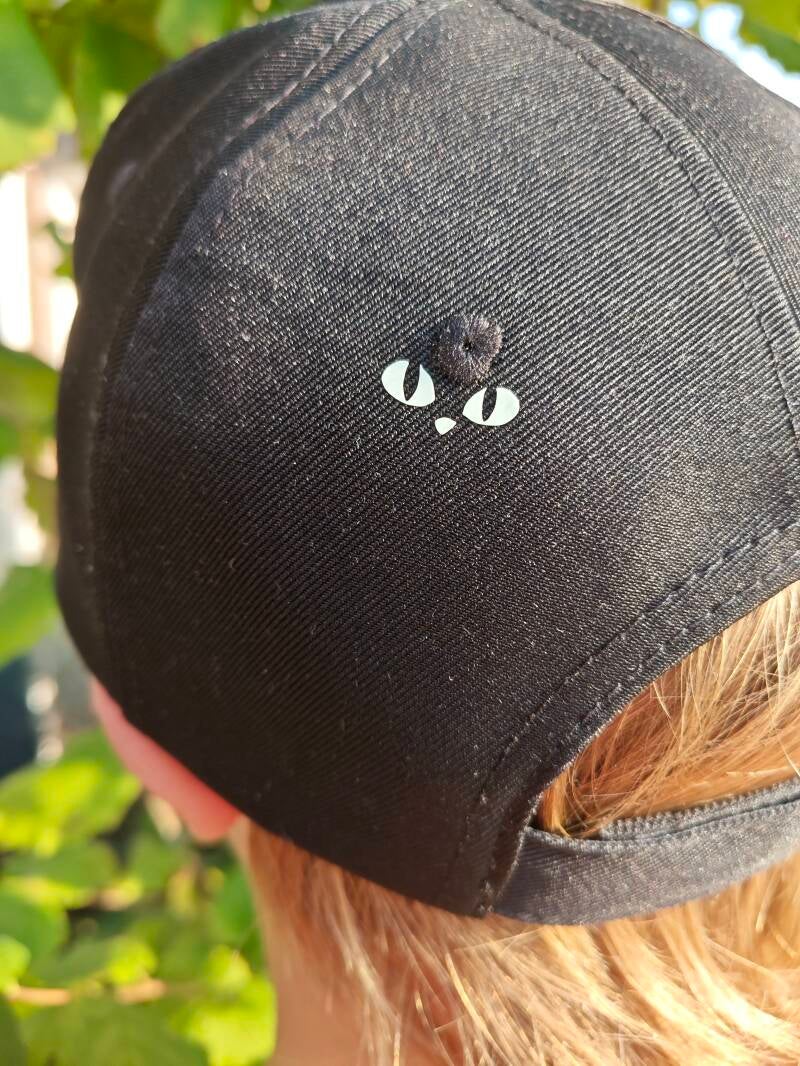 Detailfoto van achterzijde Halloween cap trick or treat