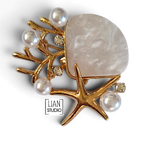 SHELLfie broche wit goud speld schelp