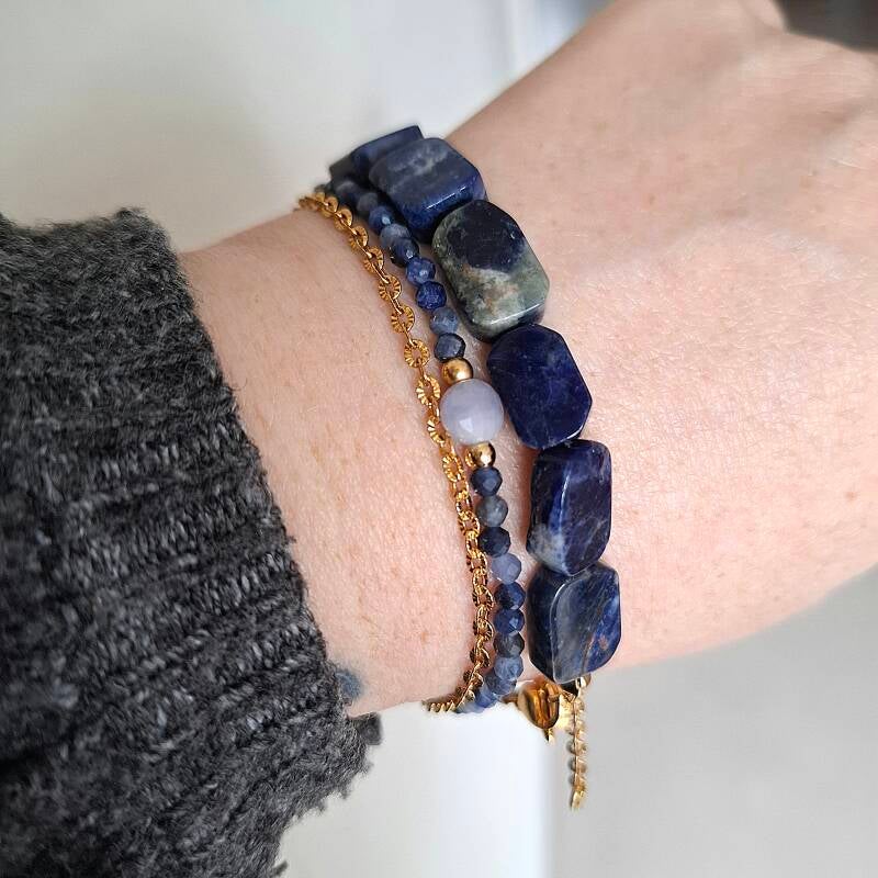 Verschillende Sodaliet armbandjes gecombineerd met elkaar LIAN Studio