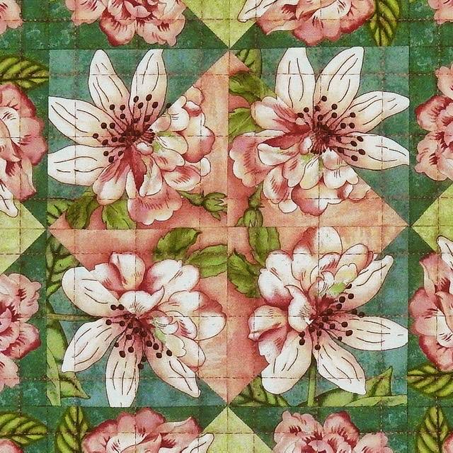 vier quiltblokken in elk blok  twee verschillende halve blokken samengevoeg tot een bloem.