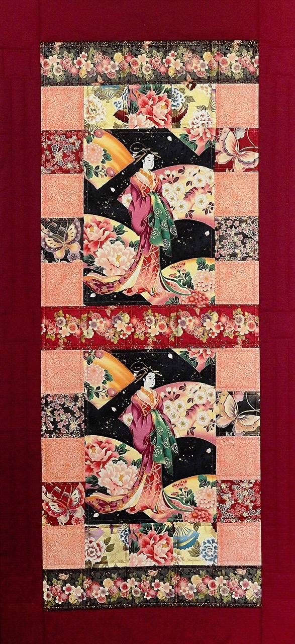 Quilt /deurhanger: Geishe 1. Geisha met bloemen en vlinders