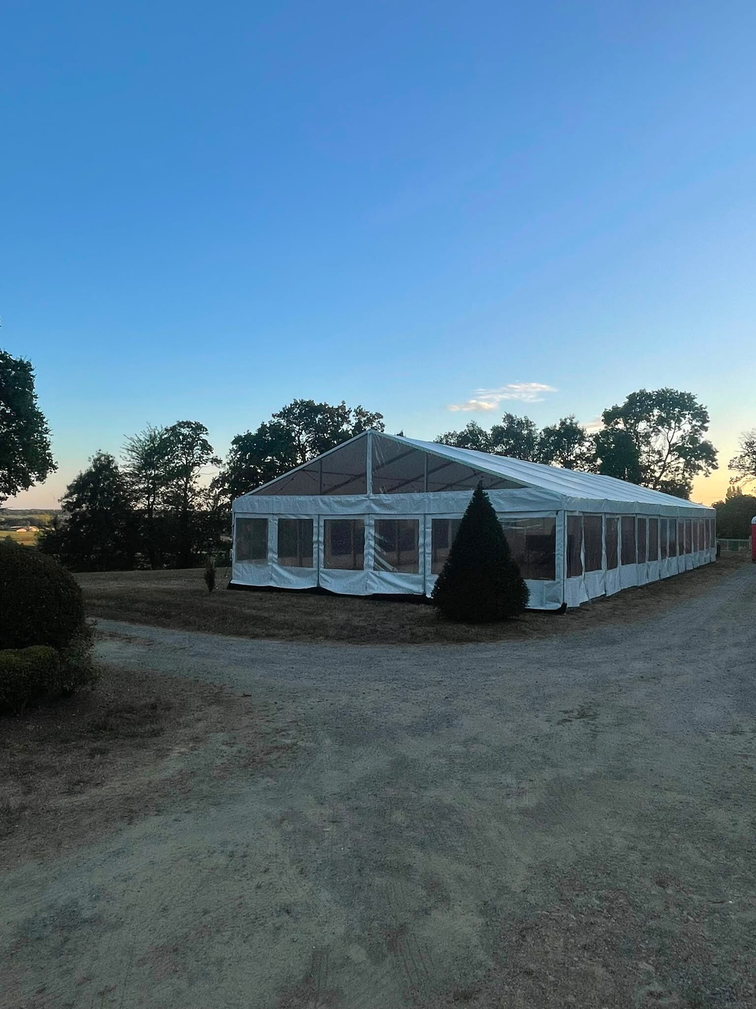 Chapiteau événementiel disponible à la location pour une réception à Baud dans le Morbihan - Ralph Event's