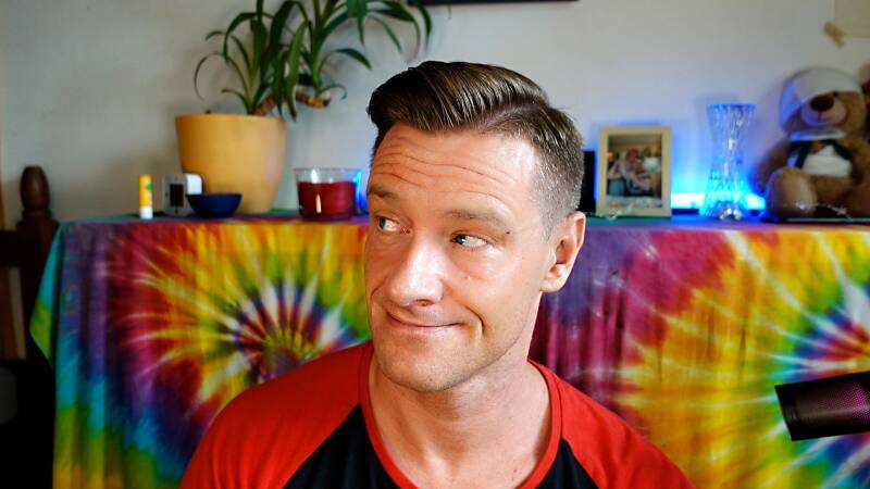 Sober Division YouTube-Kanal: Einblicke in die Arbeit von Tobias Mellenberg zu Themen wie Suchtprävention, Achtsamkeit und dem Neuanfang nach Krisen.