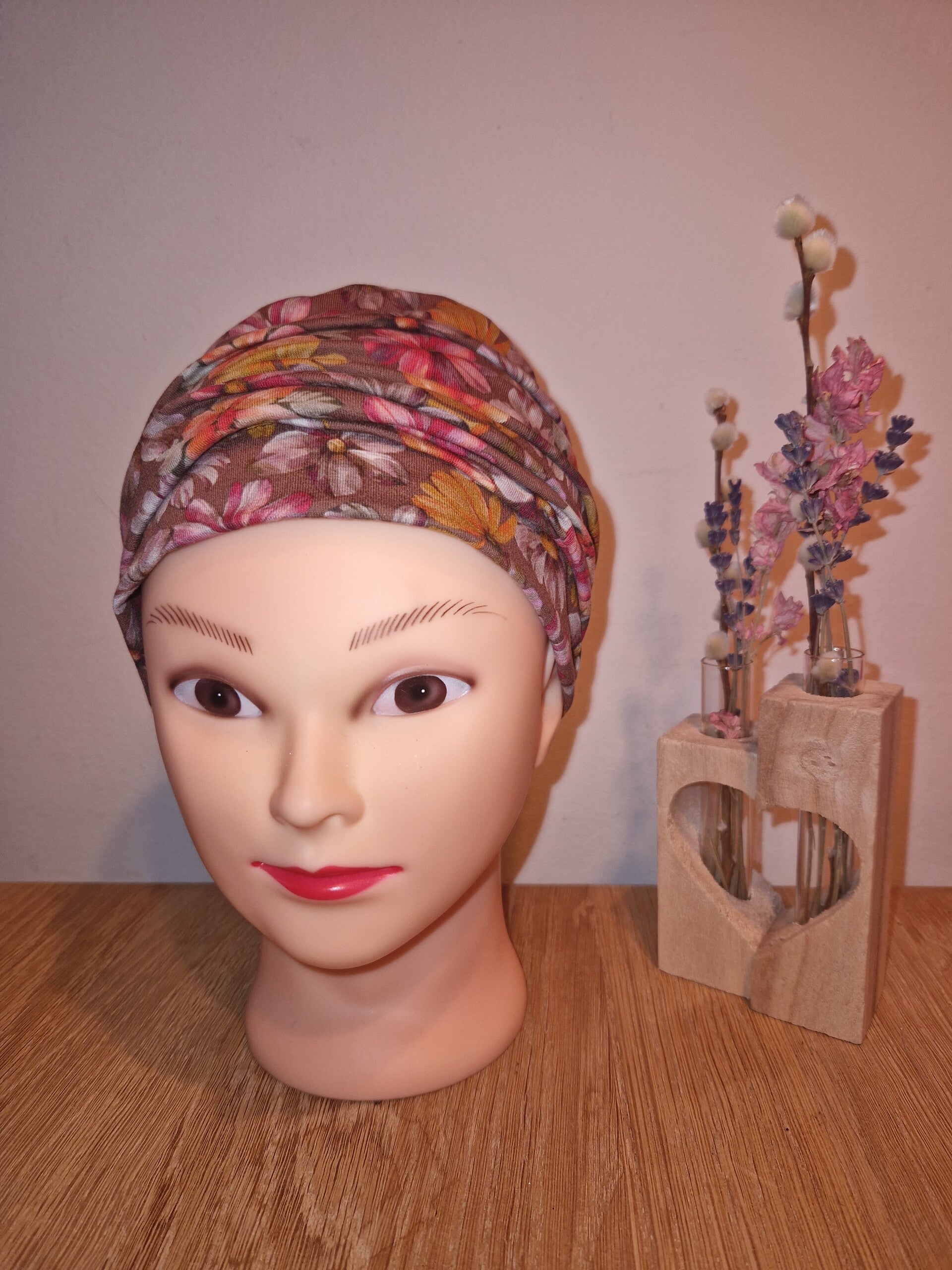 Plooimutsje viscose bruin bloemen