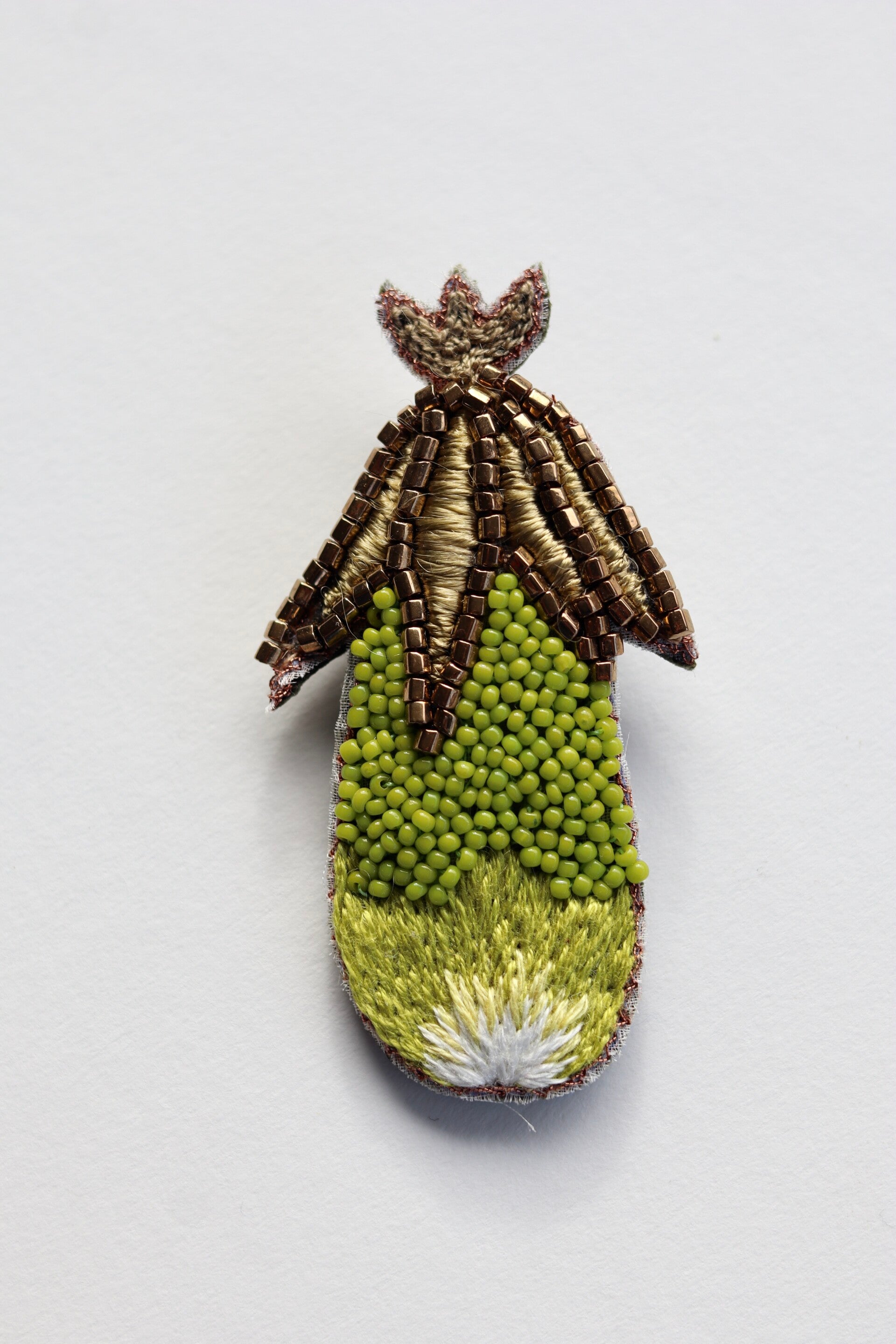 Broche "Ma petite aubergine verte"