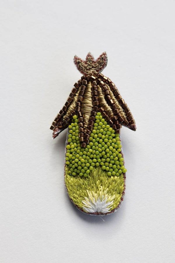 Broche "Ma petite aubergine verte"