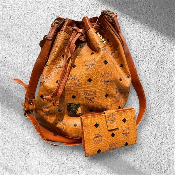 MCM Vintage Beuteltasche mit Geldbörse – Cognac