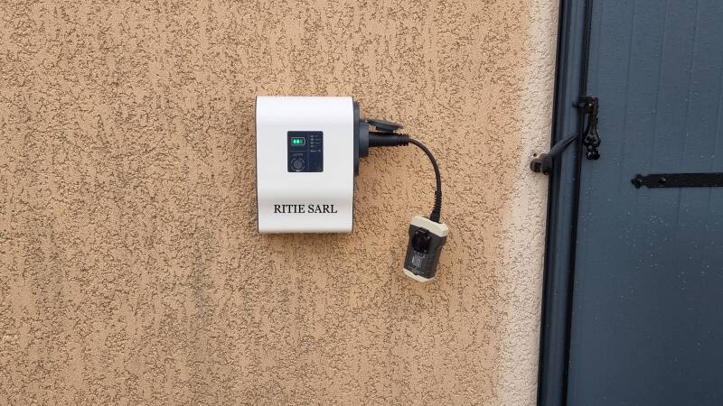 Borne de recharge LEGRAND