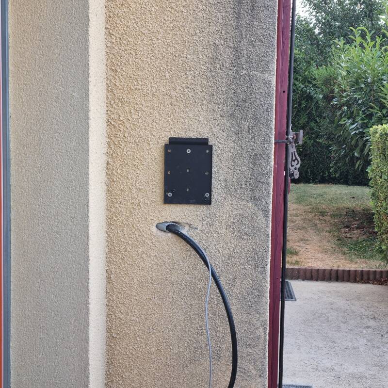 Borne de recharge Schneider pro