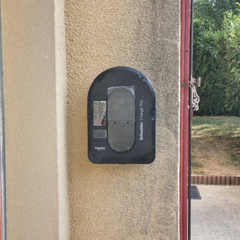 Borne de recharge Schneider Pro 7 à 22 KW
