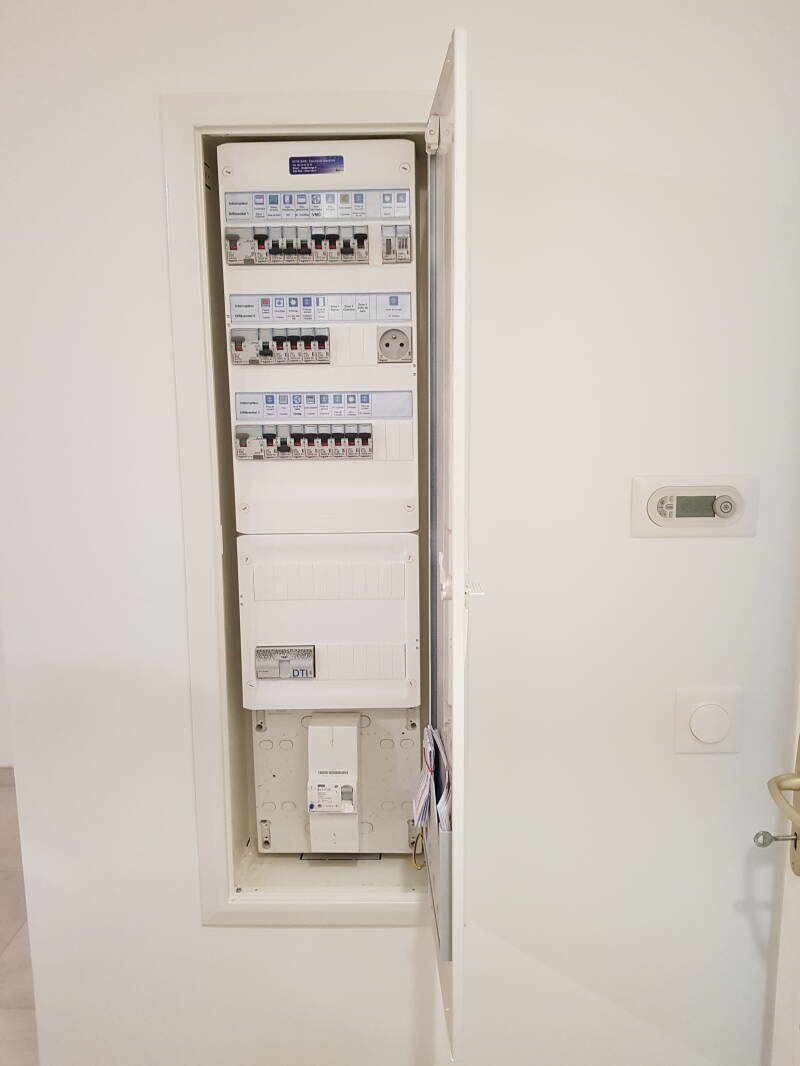 Installation tableau électrique encastré