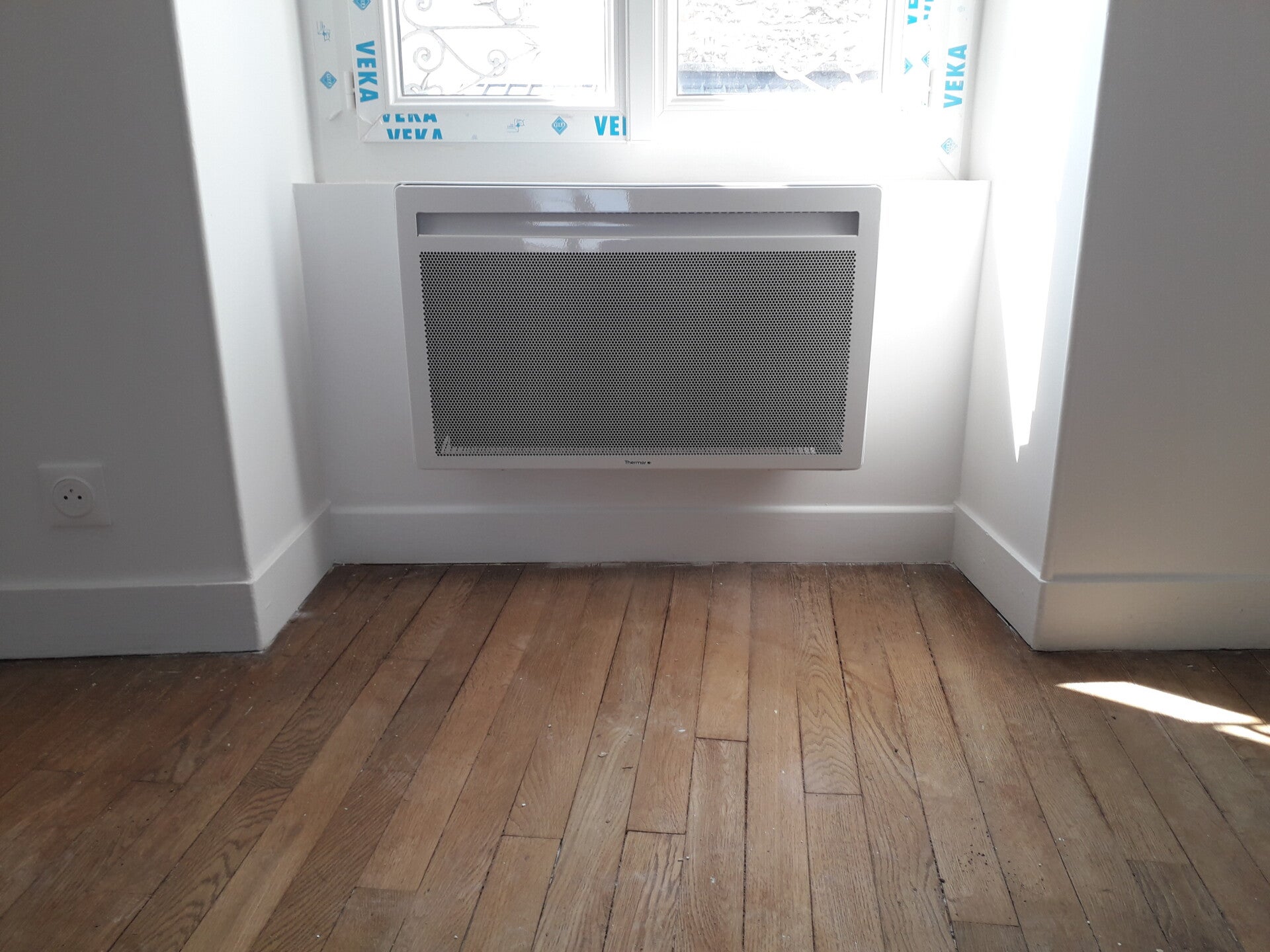 Radiateur à panneaux rayonnants