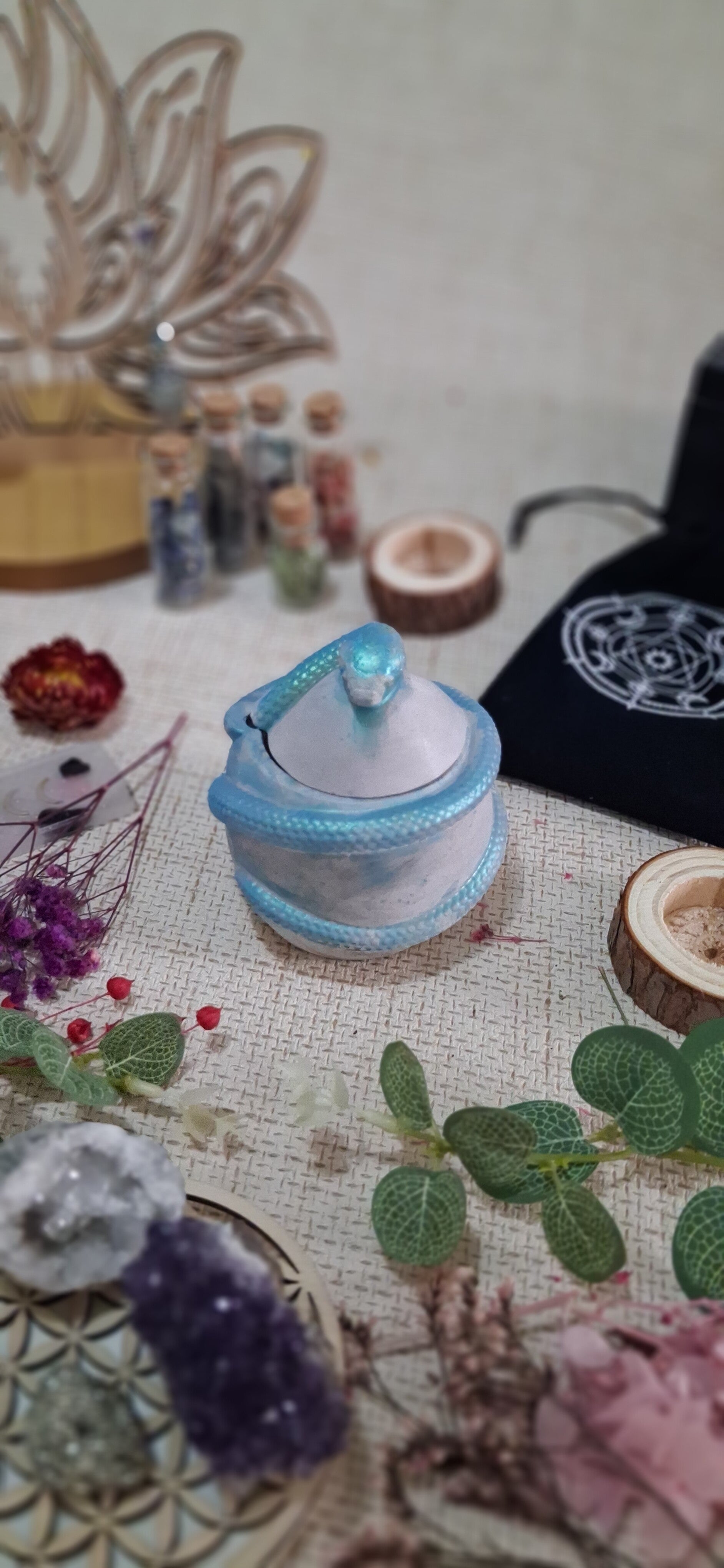 Pot Gardien Serpent « Ouroboros » Bleu Iridescent