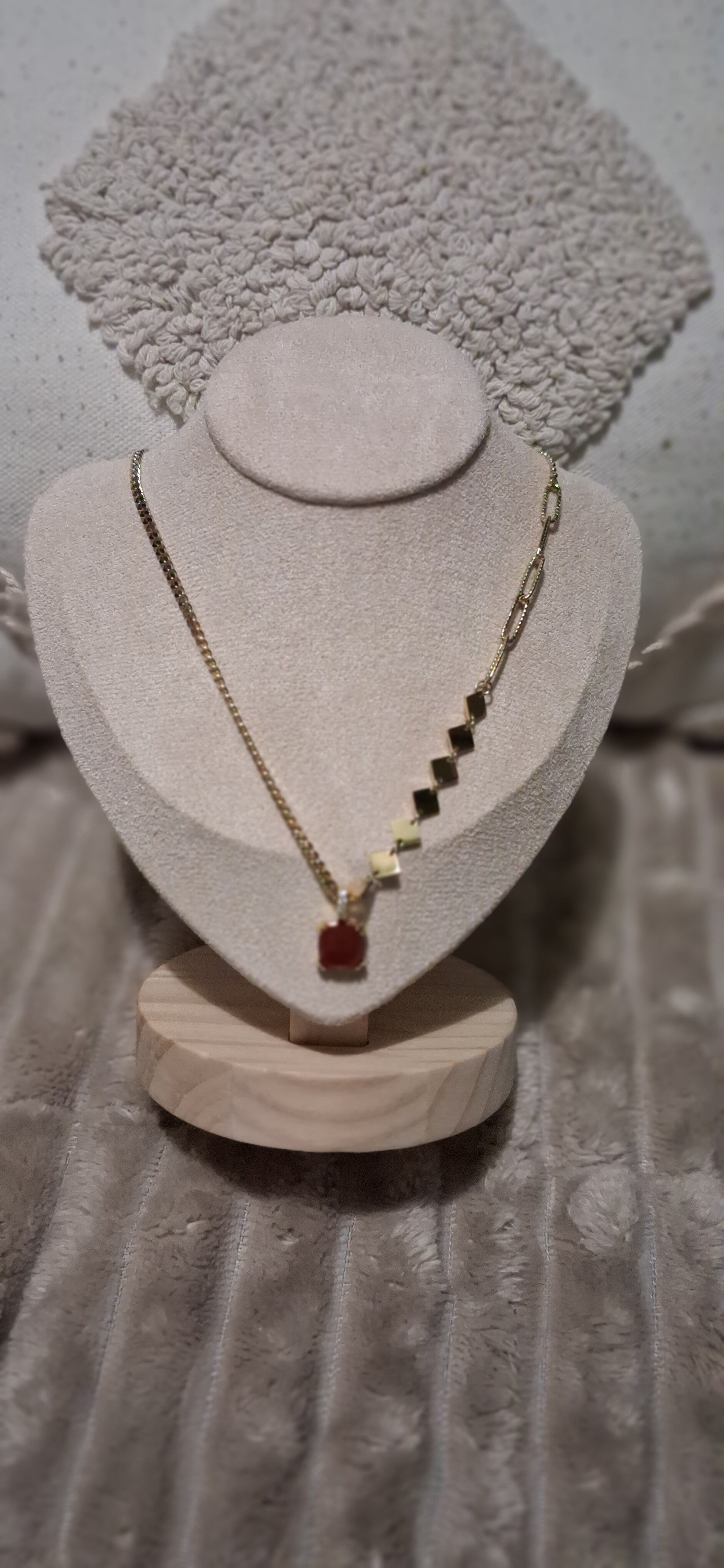 Collier Cornaline Foncée - "L'Activatrice Pugnace"