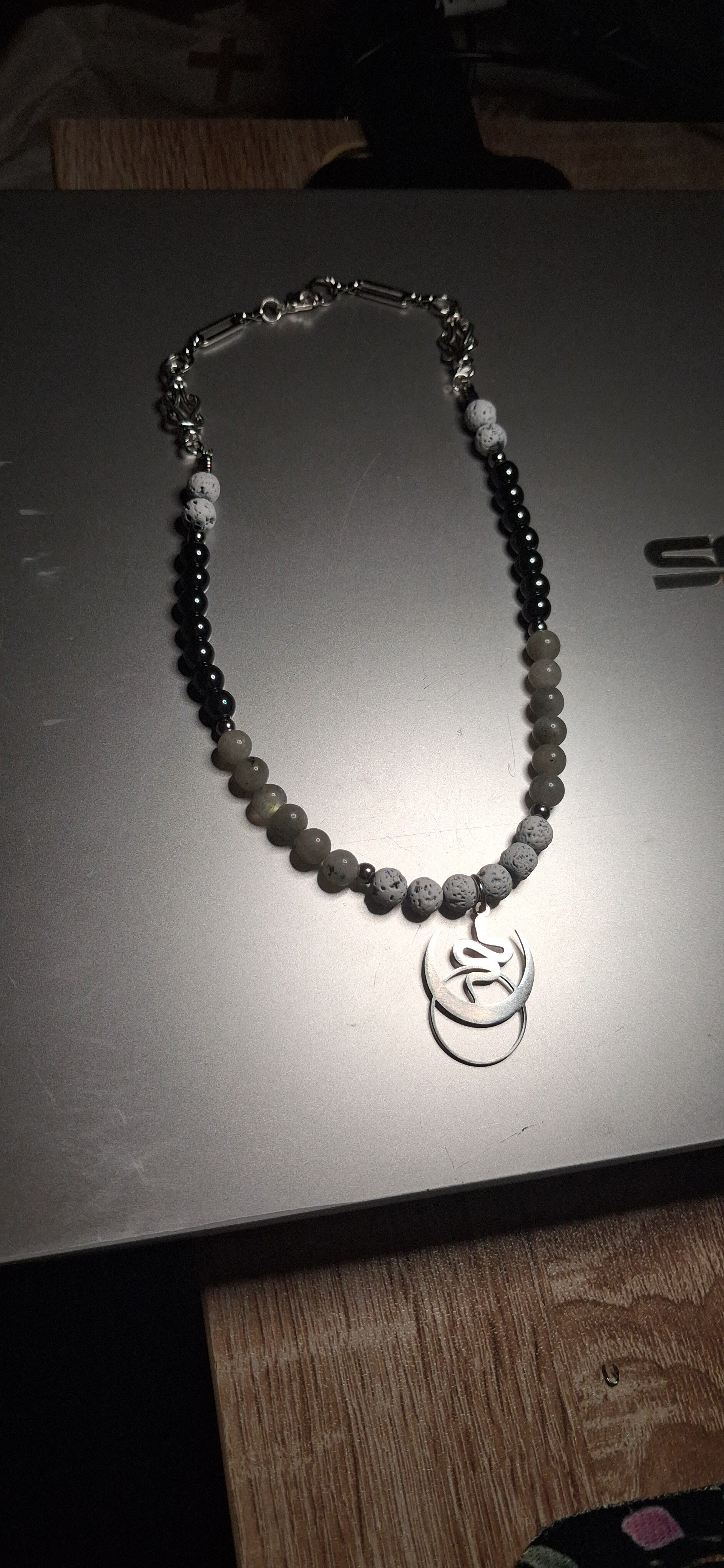 Collier Hématite, Labradorite, Pierre de lave blanche "Gardien des Secrets"