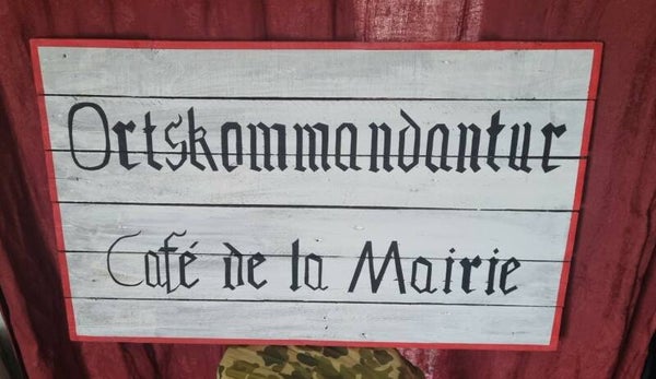Panneau Allemand WW2  " Ortskommandantur  Café de la Mairie"