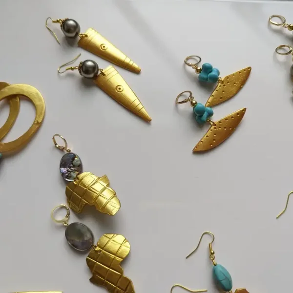 Wooden gold coloured Horn