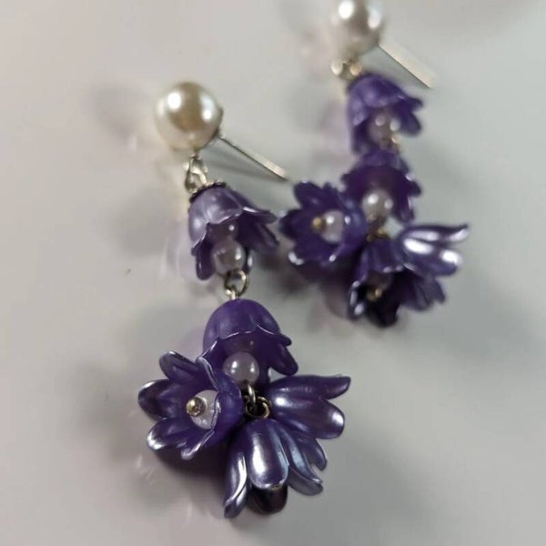 Lila Blütenblatter! Purple dangling petals!