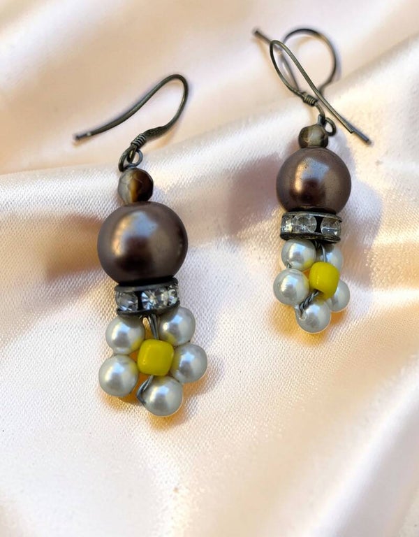 White YellowBrown Pearl Daisies 0034