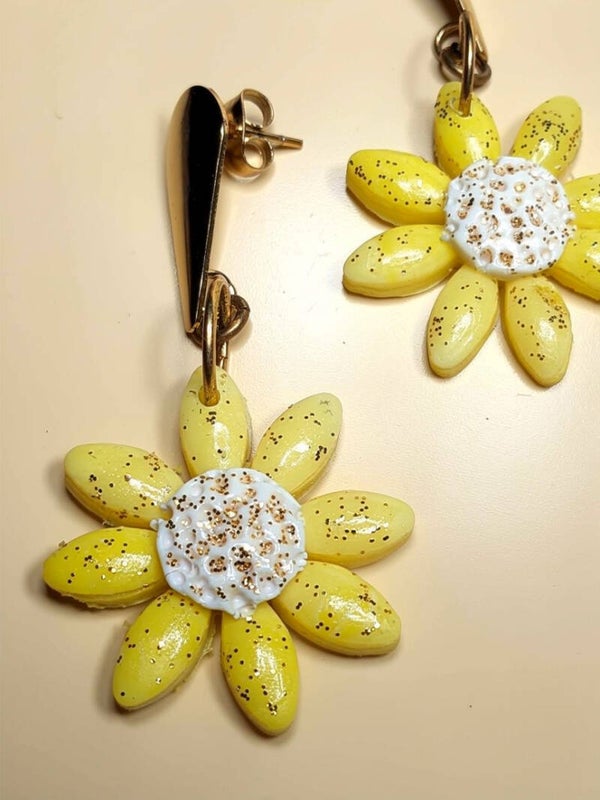 White Yellow Polymer Clay Daisies 0009