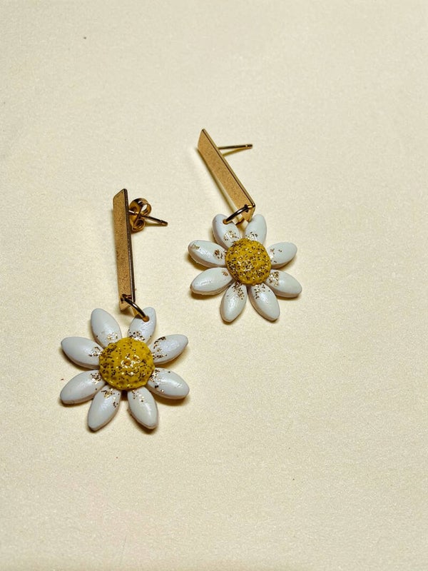White Yellow Polymer Clay Daisies 0012