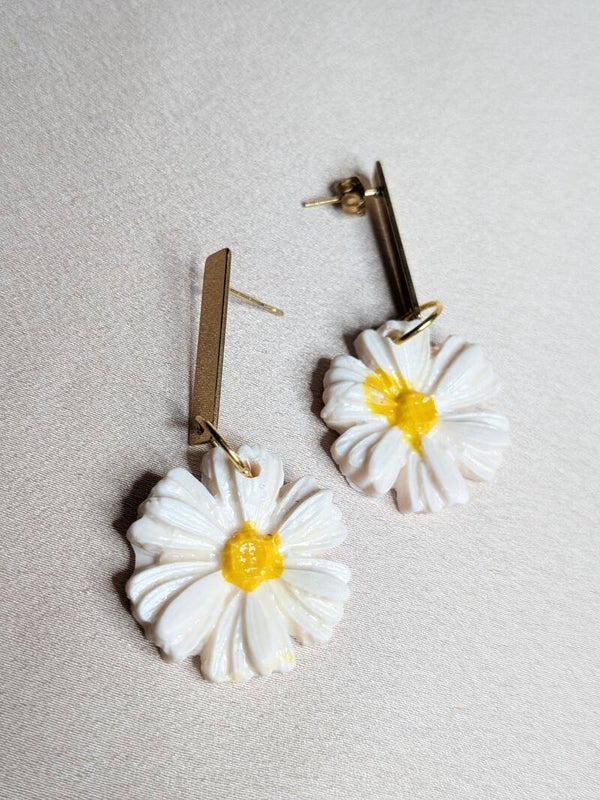 White Yellow Polymer Clay Daisies 0005