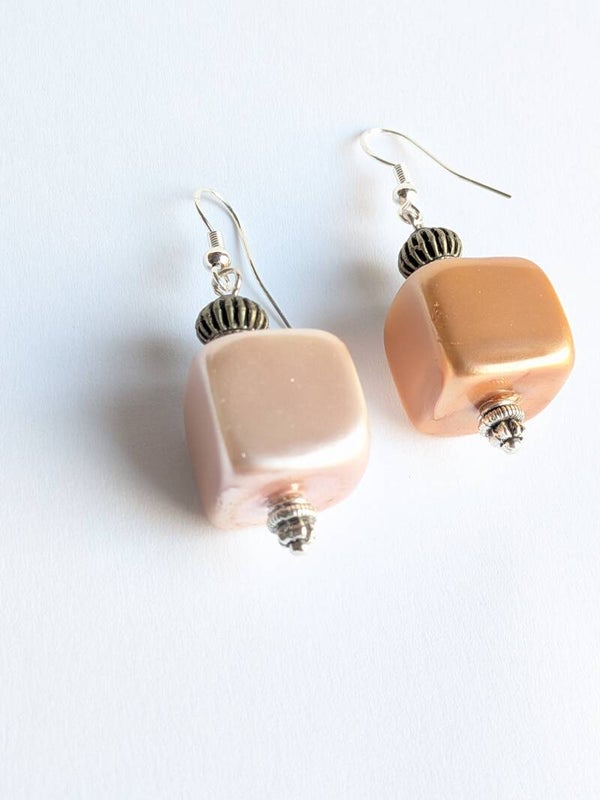 Square Pearl Cubes 0084