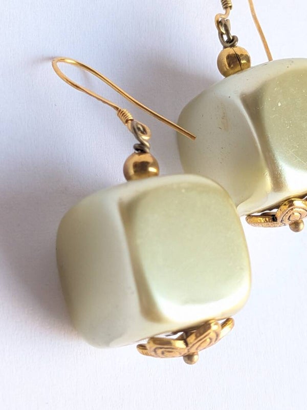 Square Pearl Cubes 0085