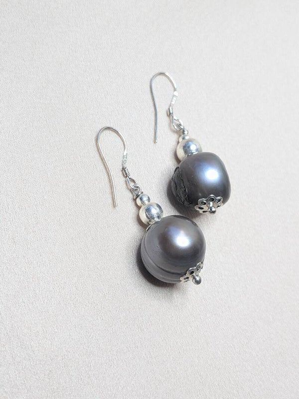 Dark Coloured Round Pearls 0128