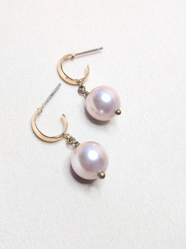 Light Coloured Round Pearl 0156