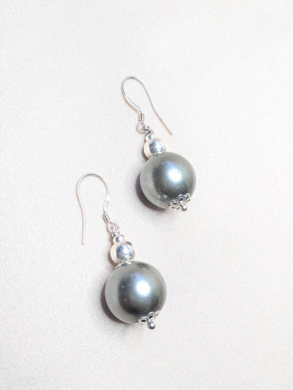 Grey Round Dark Pearl 0162