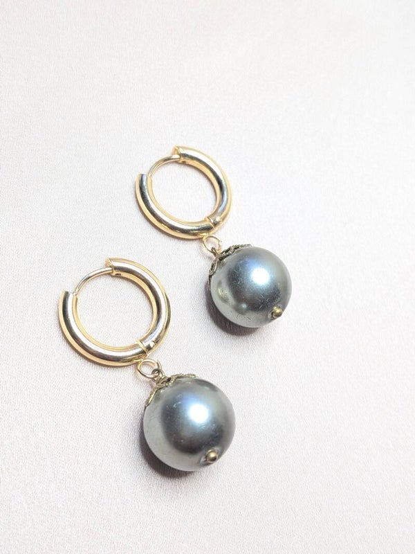 Grey Round Dark Pearl 0163