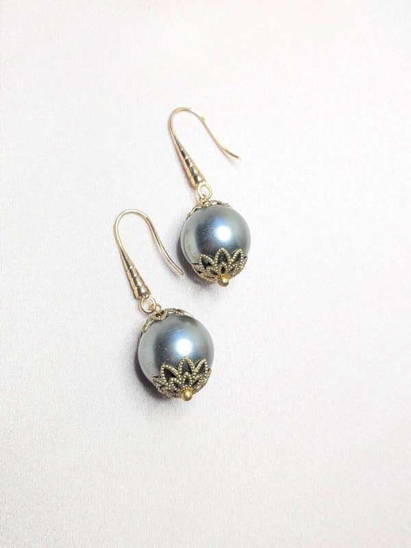 Grey Round Dark Pearl 0164