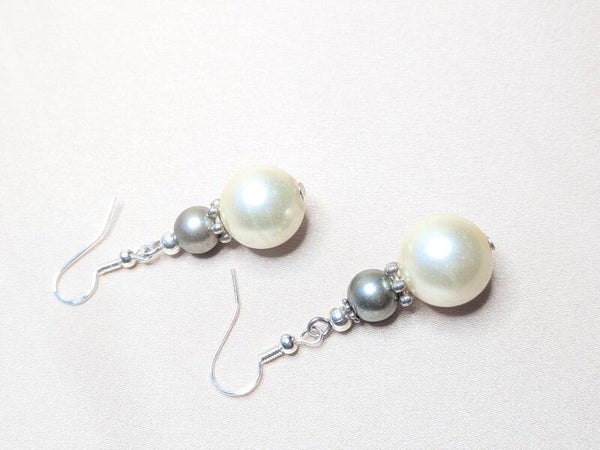 Double White Gray round Pearl 0181