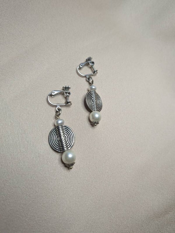 Round Small White Pearls 0190