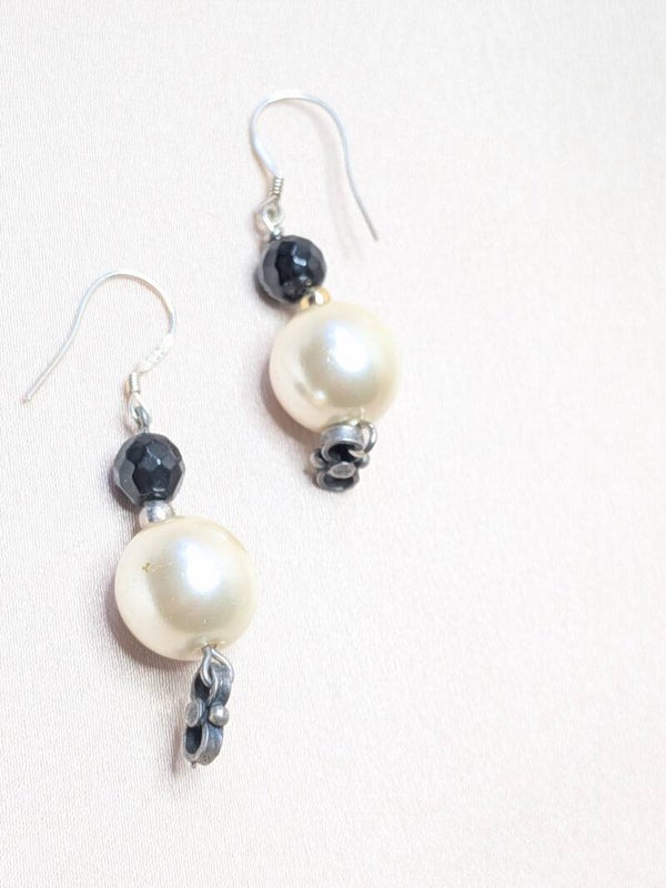 White Round Pearls 0200