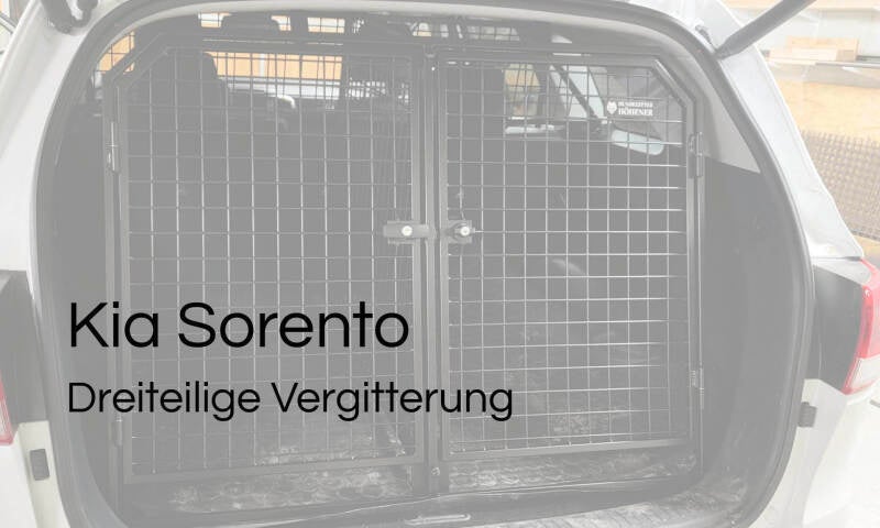 Kia Sorento mit dreiteiliger Vergitterung, die Platz für zwei Hunde schafft.