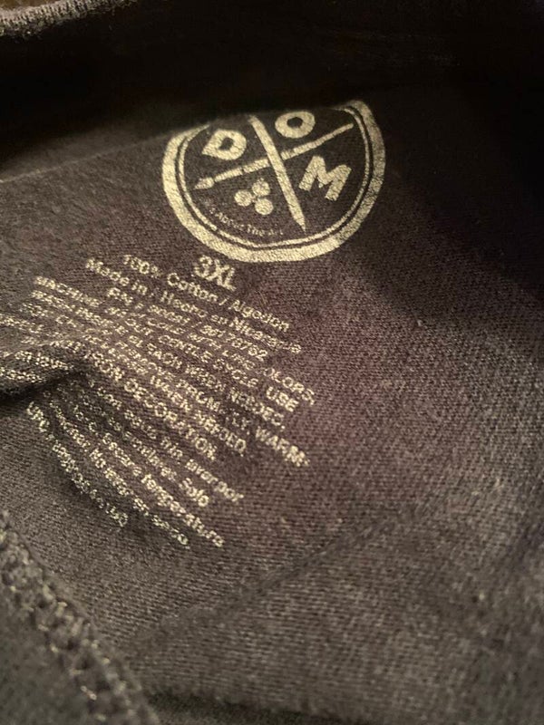 T-shirt chilling like a villain