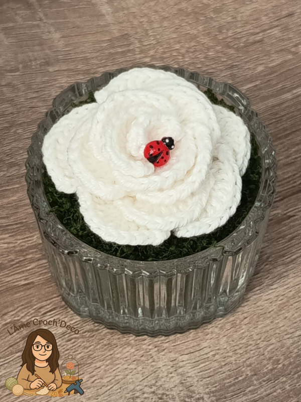 ROSE ÉTERNELLE CROCHETÉE EN POT